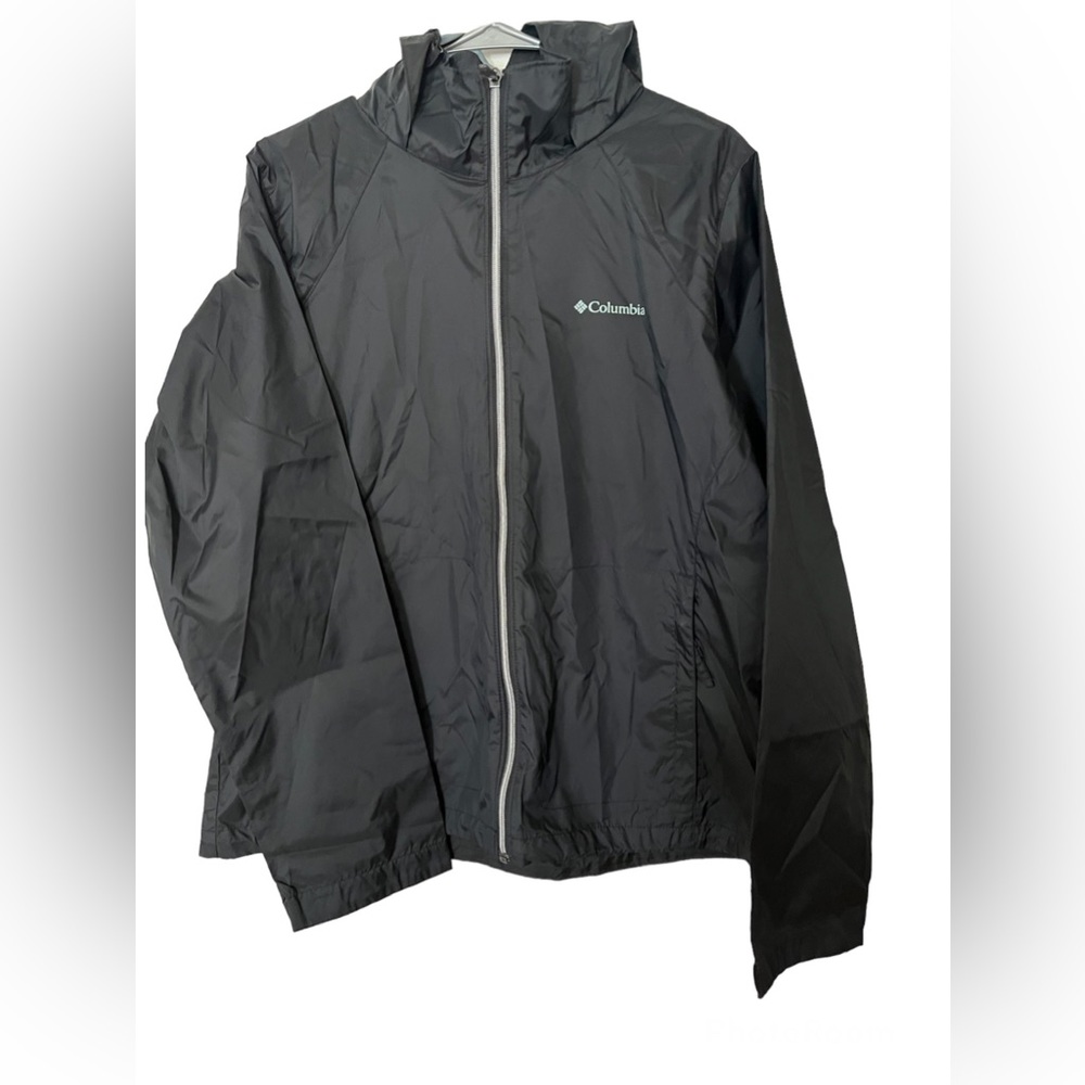 Columbia woman’s light weight wind breaker jacket